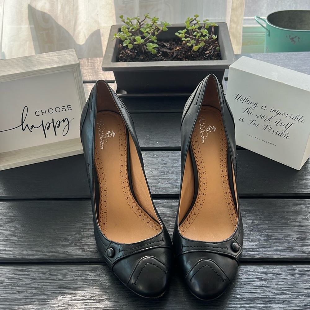 Brooks Brothers Black Leather Pumps Size 6